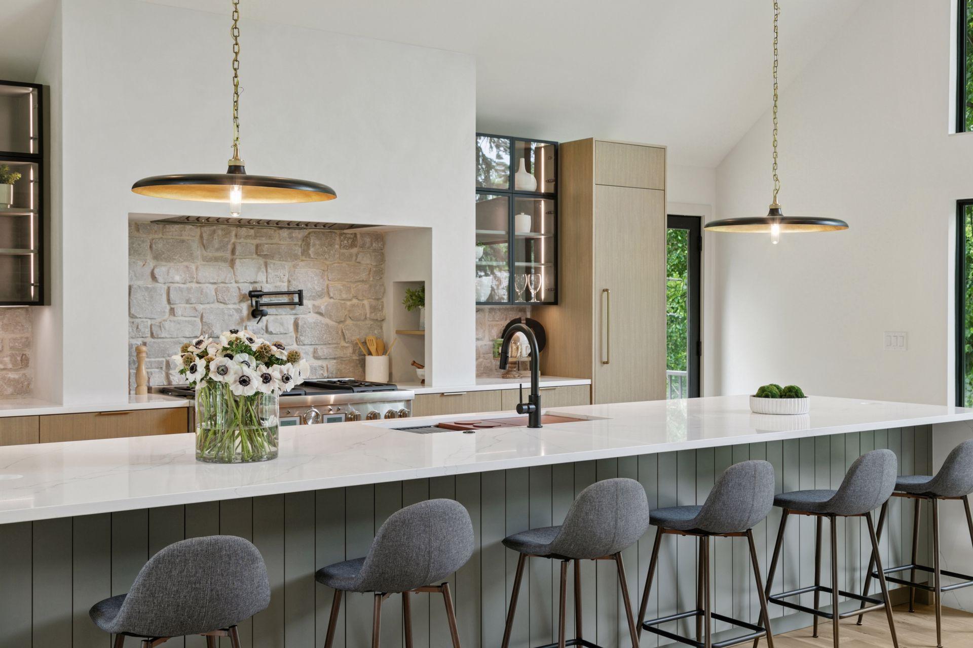 An expansive island designed for entertaining