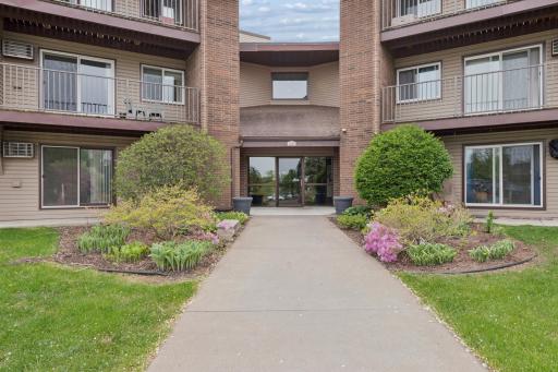 3440 Golfview Drive, 121, Saint Paul, MN 55123