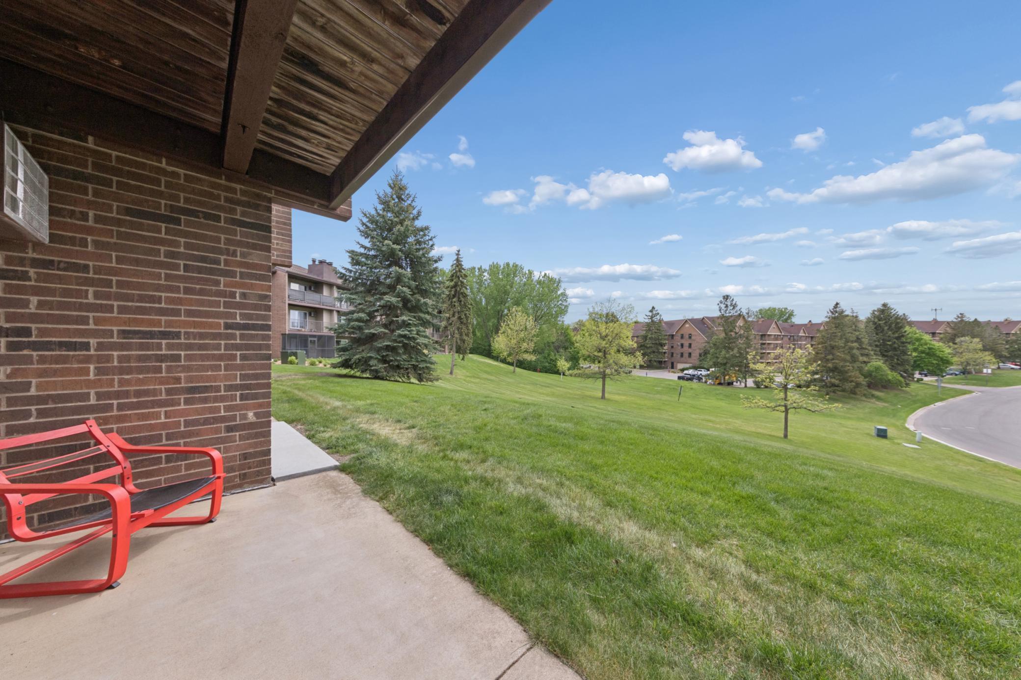 Private patio perfect for stepping right out and enjoy the yard. This unit is an end unit so you only share one common with only the garage below you. Dance the night away without worry about a downstairs neighbor being all crabby.