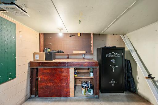 Great workshop and/or bonus storage space!