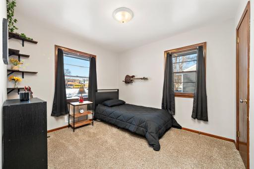 3 beds on the main level!