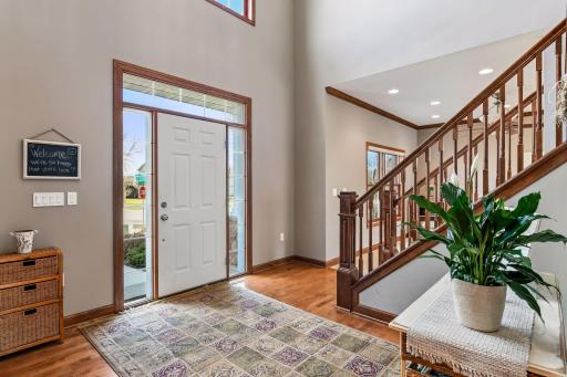 Enter to 18' soaring ceilings and abundant light! A huge foyer welcomes everyone.
