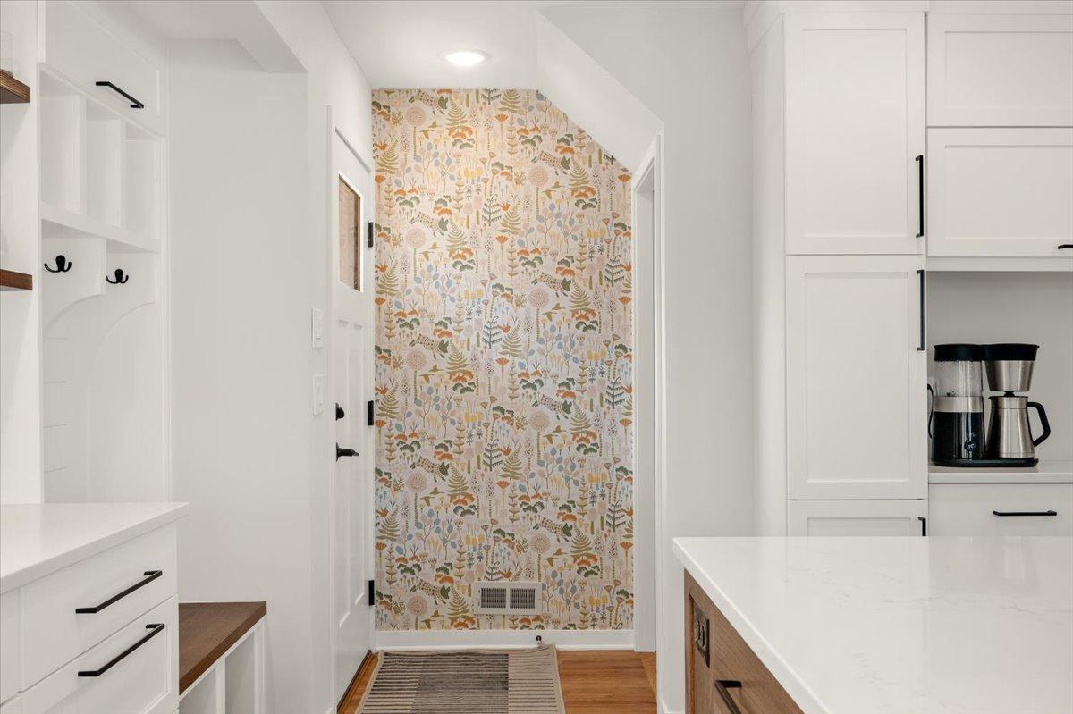 Side Entry + Wallpaper Detail