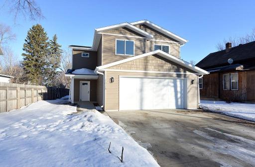 1018 3rd Avenue N, Moorhead, MN 56560
