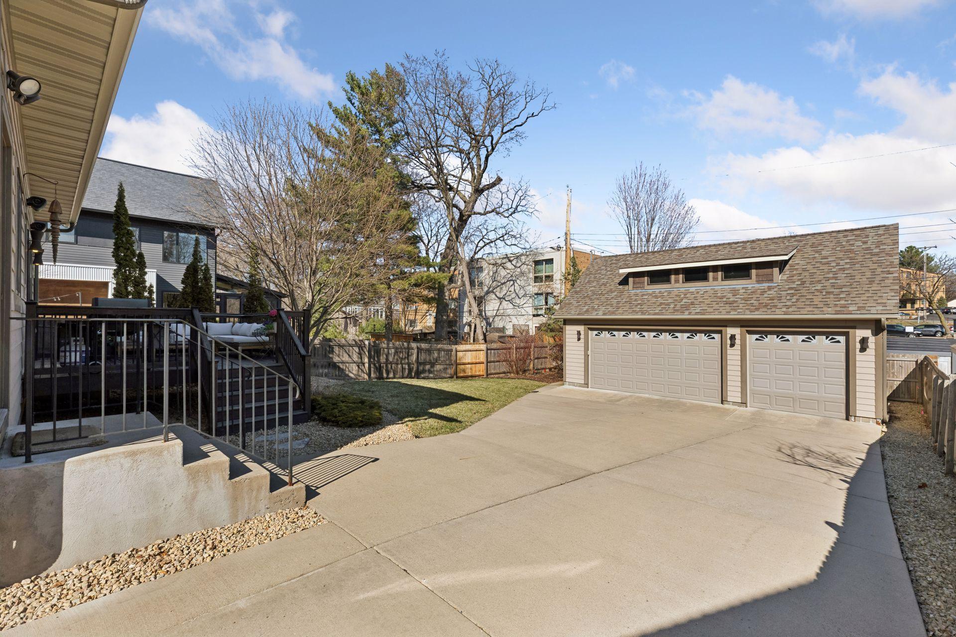 4243 Vincent Avenue South - Spacecrafting - 0007.jpg