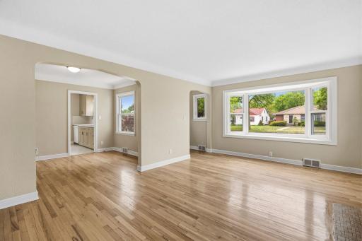 749 Cottage Avenue W, Saint Paul, MN 55117