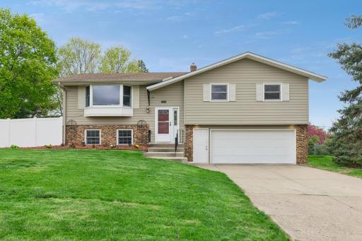 631 Greenway Avenue N, Saint Paul, MN 55128