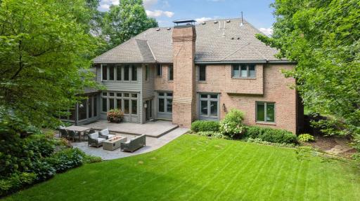 Beautiful yard to make the most of summer days!