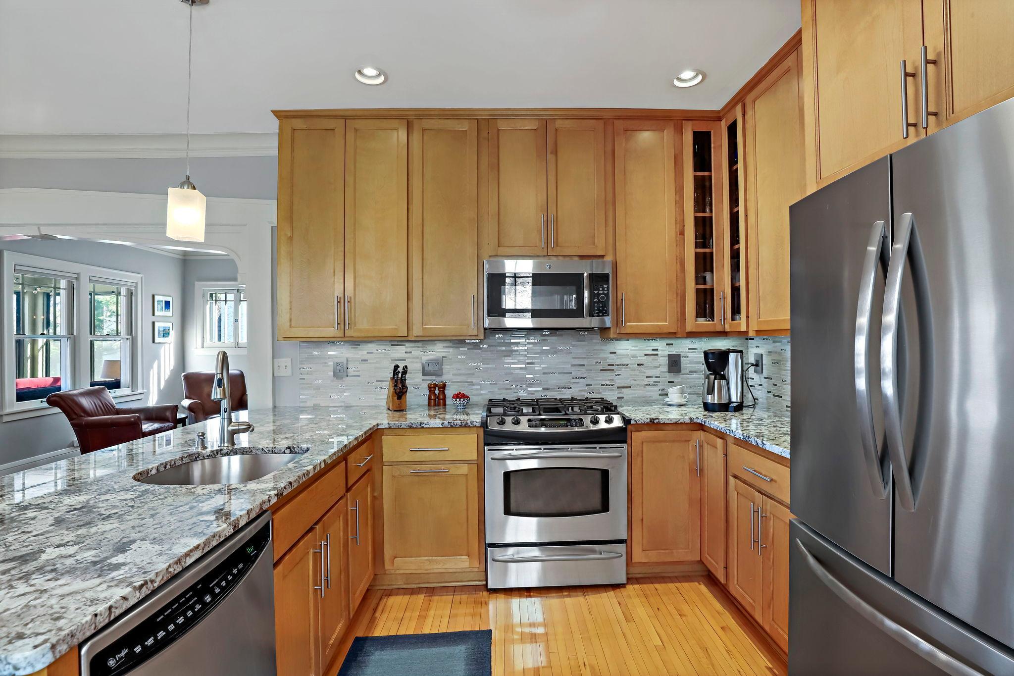 40-web-or-mls-5052 Morgan Ave, Minneapolis, MN_0021.jpg