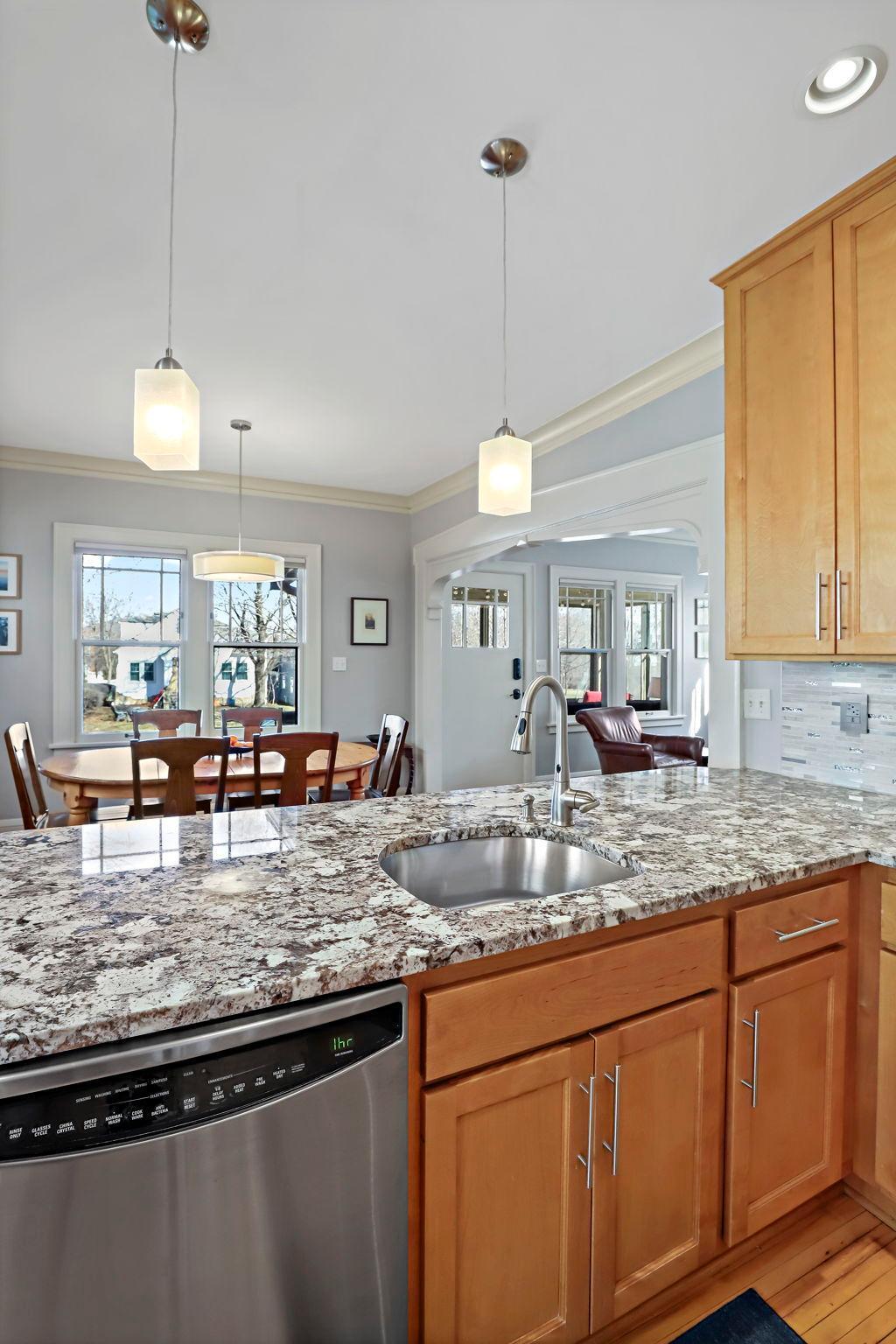 42-web-or-mls-5052 Morgan Ave, Minneapolis, MN_0023.jpg