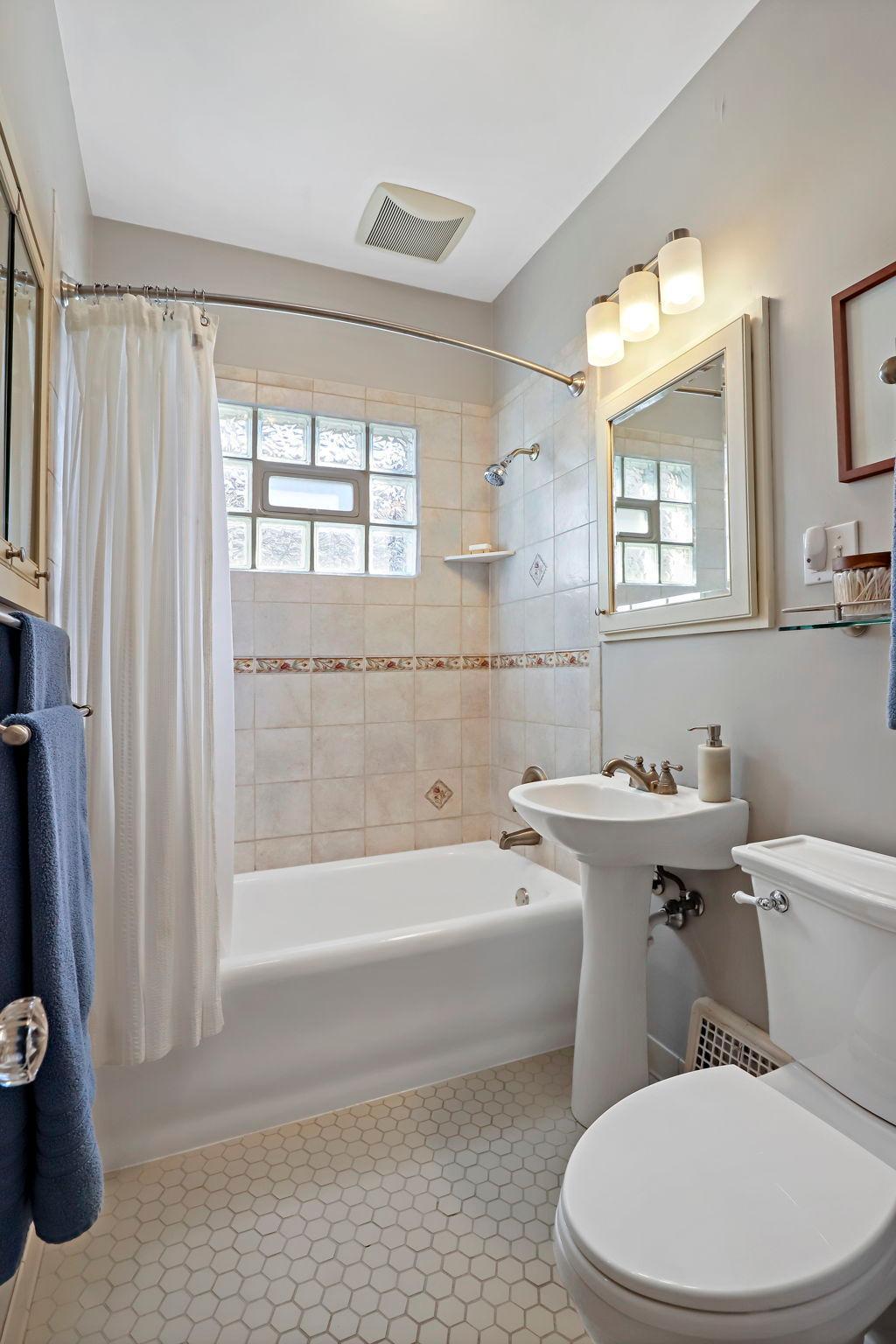 45-web-or-mls-5052 Morgan Ave, Minneapolis, MN_0026.jpg