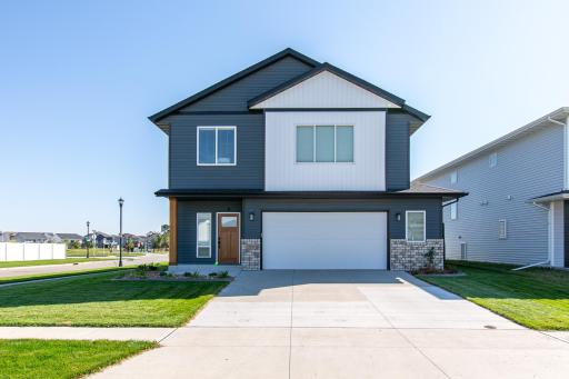 5507 Lori Lane W, West Fargo, ND 58078
