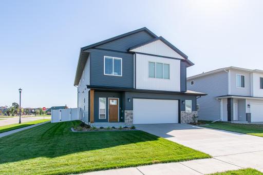 5507 Lori Lane W, West Fargo, ND 58078