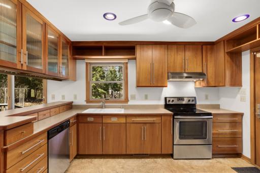 Wonderful natural sunlight and generous cabinet space.