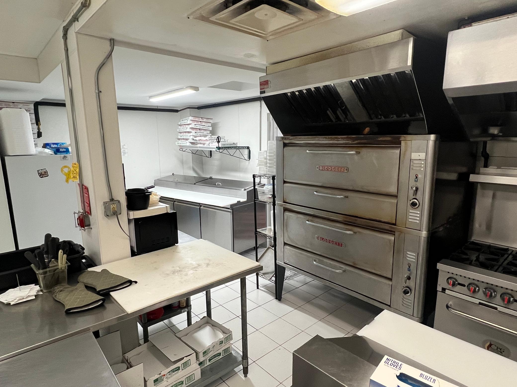 Kitchen-Pizza Ovens