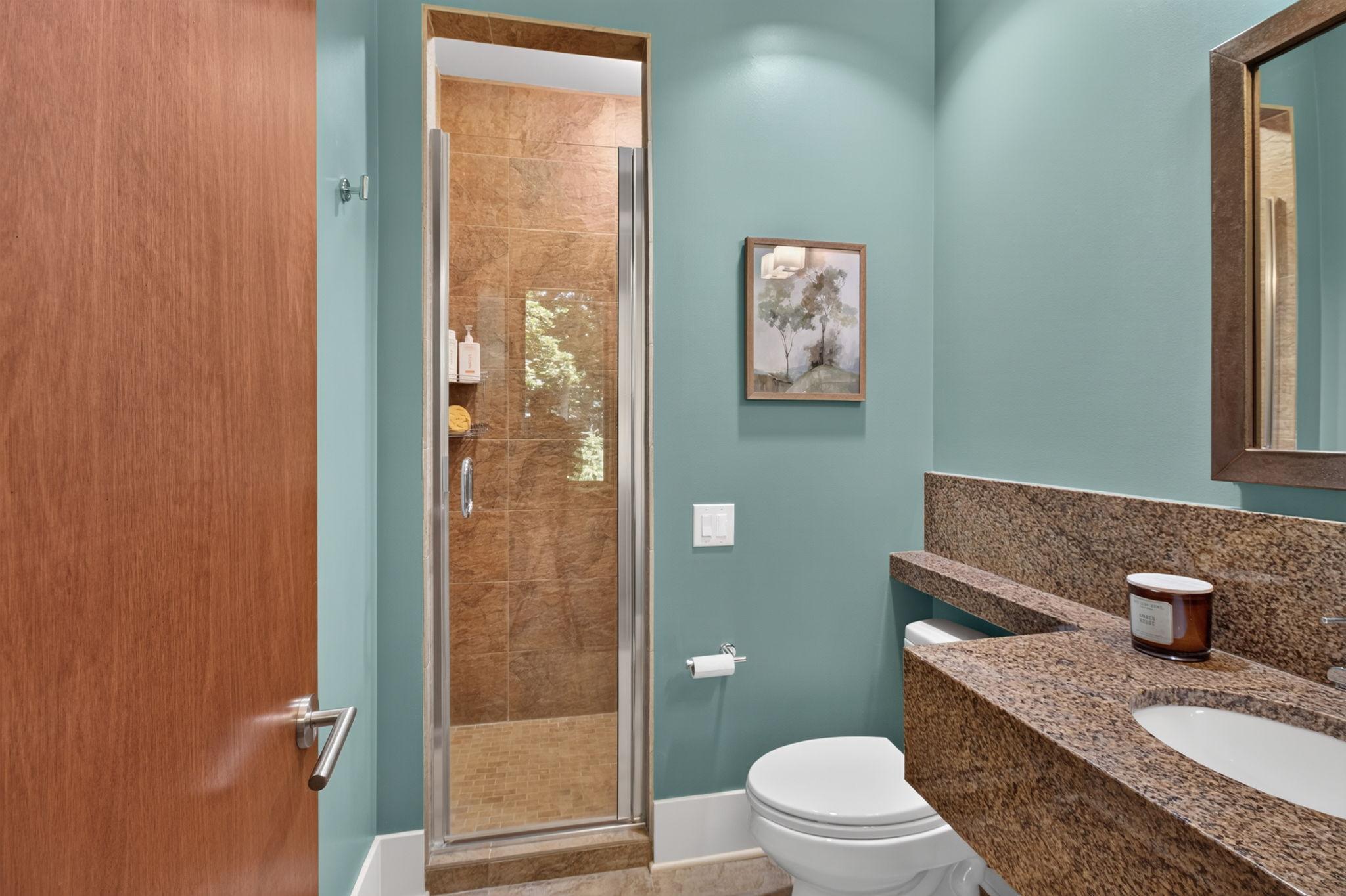 Main level 3/4 bathroom