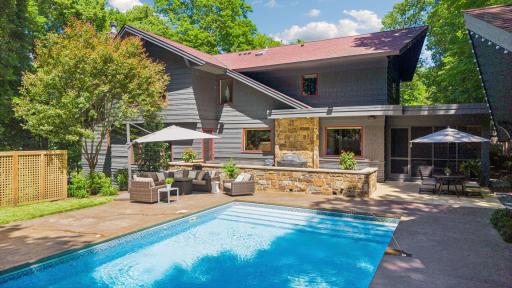 Enjoy the summer in your private oasis!