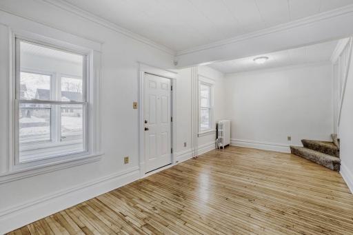 595 Hawthorne Avenue E, Saint Paul, MN 55130