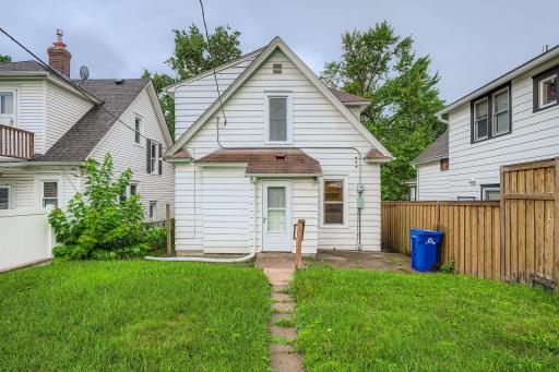 595 Hawthorne Avenue E, Saint Paul, MN 55130