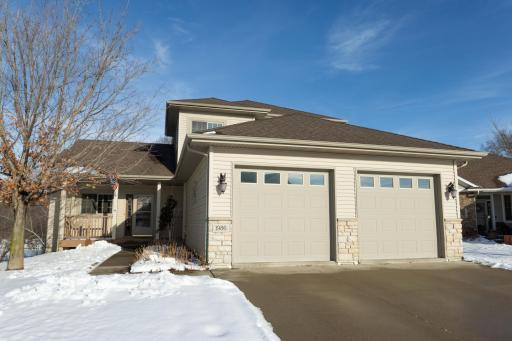 Gorgeous 2 Story with a lower level/walkout basement on the Crow River with Private Views of Crow Hassan Park Reserve - a lot of wildlife!