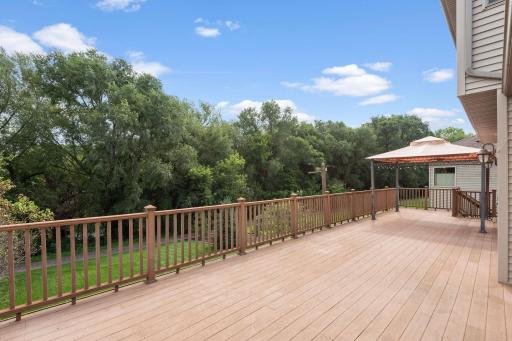 HUGE Maintenance Free Deck with river views!