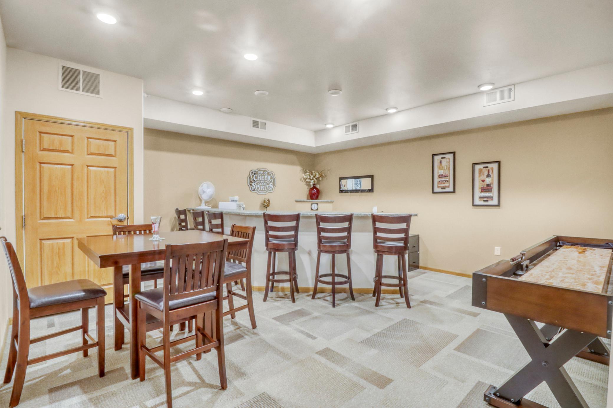 Community Pub Room1_1.JPG