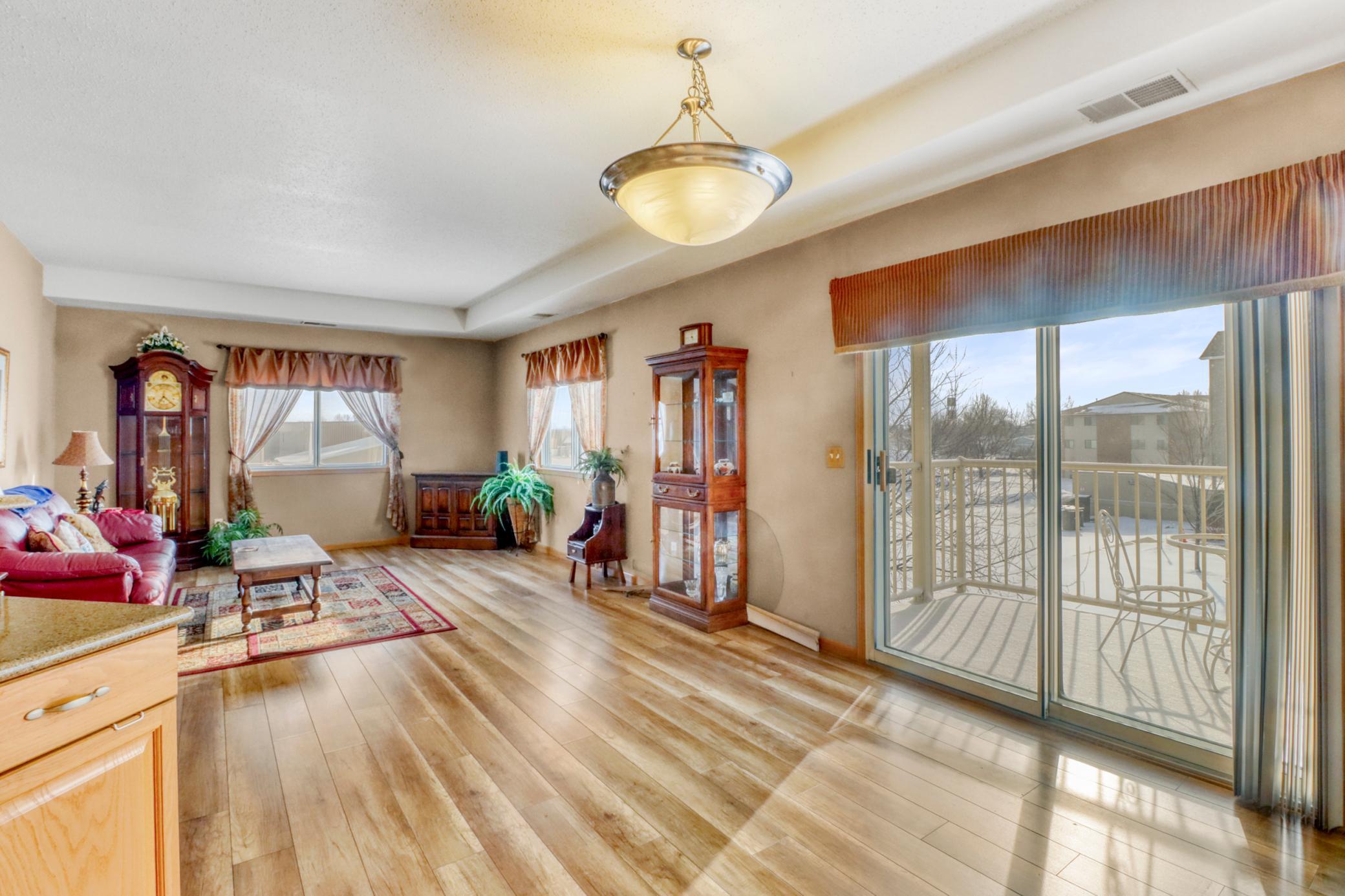 End unit w/southern exposure and private deck