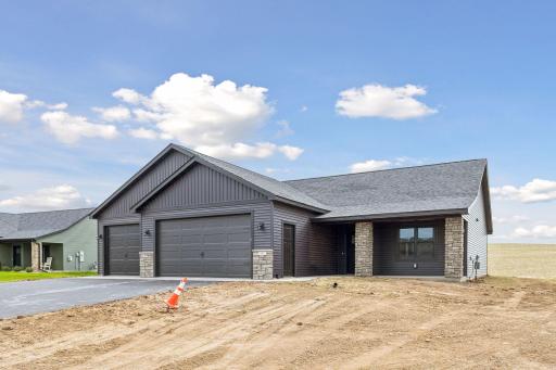 480 Coyote Way, New Richmond, WI 54017