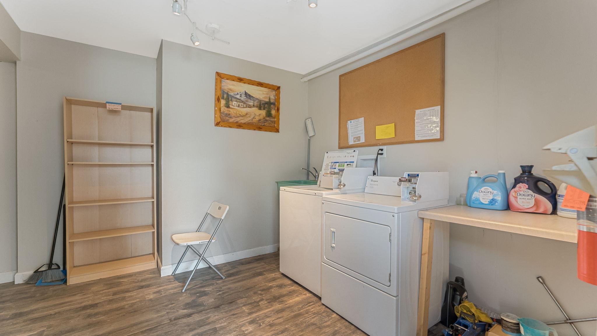 Coin Laundry in Duplex