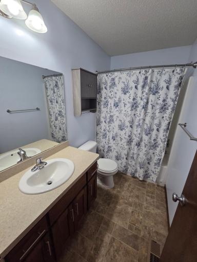 Spacious full bathroom