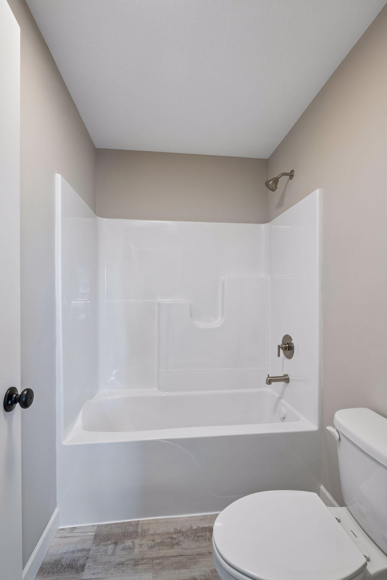Dual Entry Full Bath