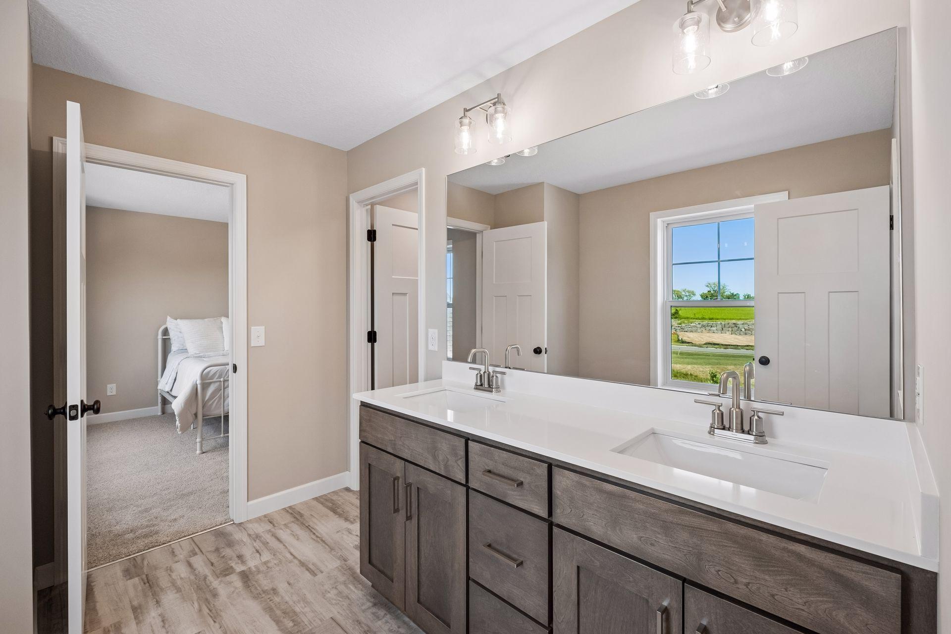 Dual Entry Full Bath
