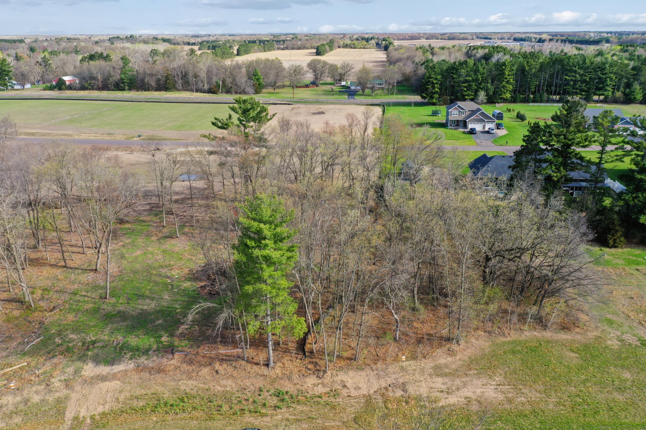 5282 389th Trail - Southfacing Driveway