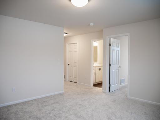 6704 Meadow View Drive S, Fargo, ND 58104