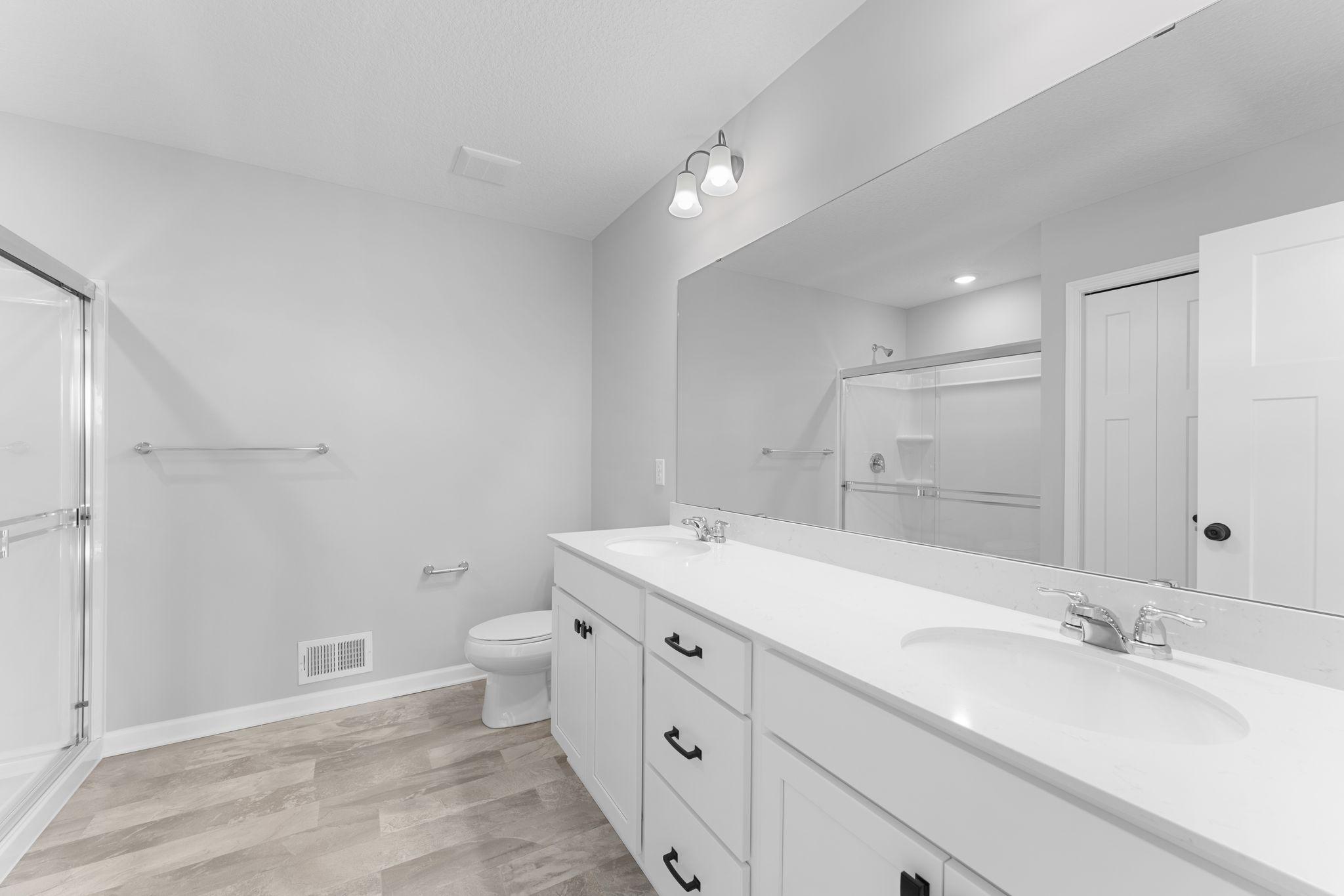 [L319-Z032]Owners Bathroom.1.jpg