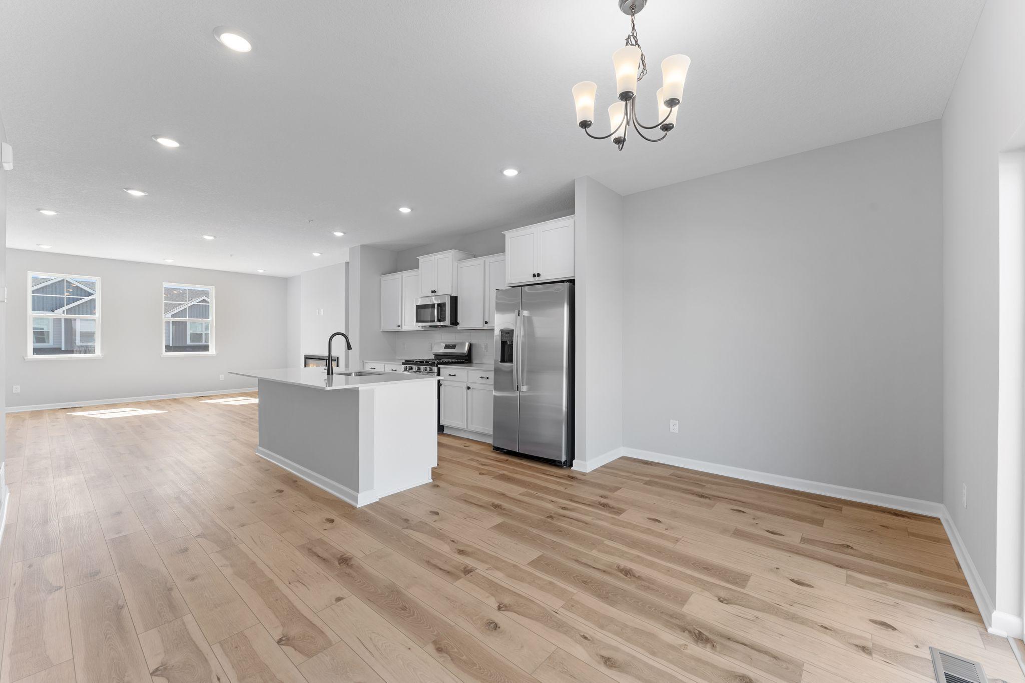 [L319-Z014]Dining Room.2.jpg