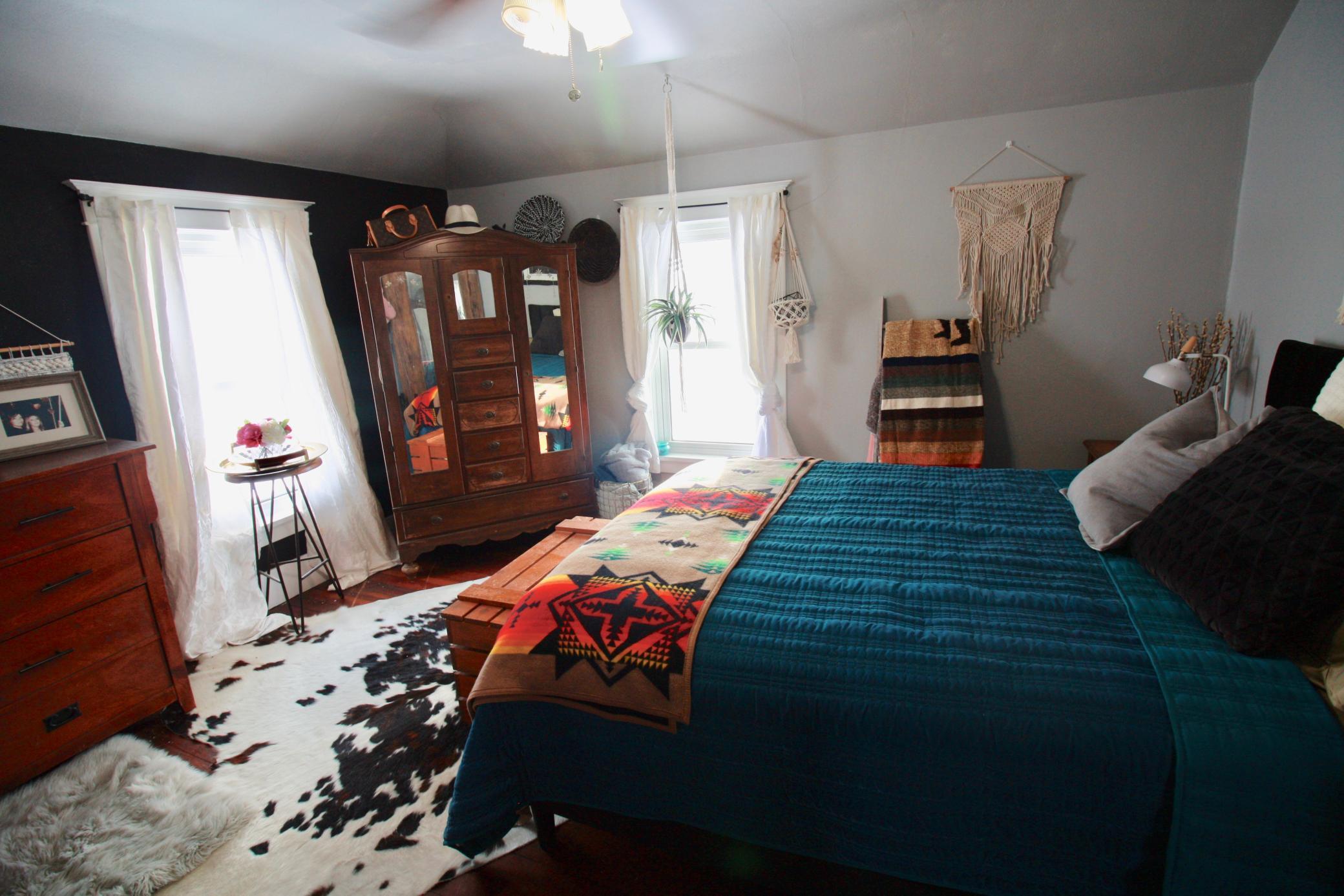 Upstairs larger guest bedroom with walk-in closet