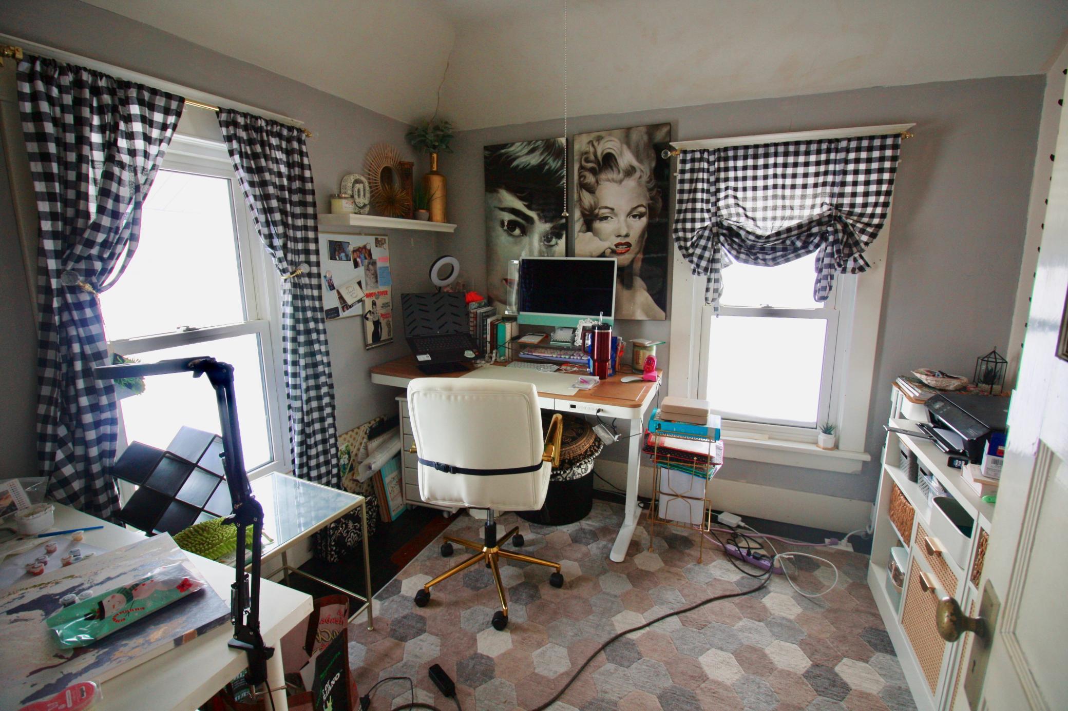 Upstairs smaller guest bedroom/office