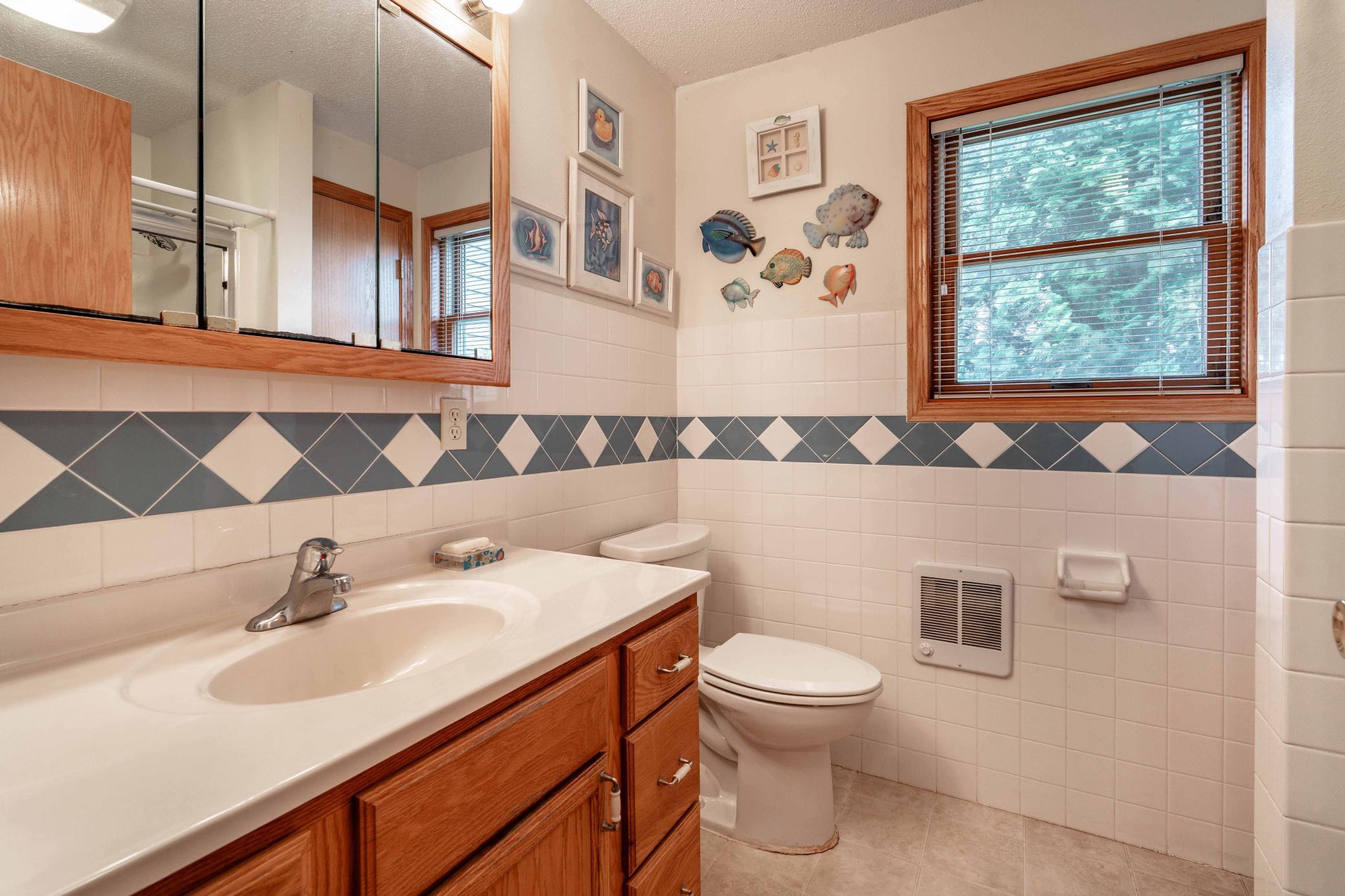 2nd 3/4 bathroom