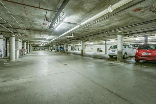 Heated parking garage, amazing for winter!