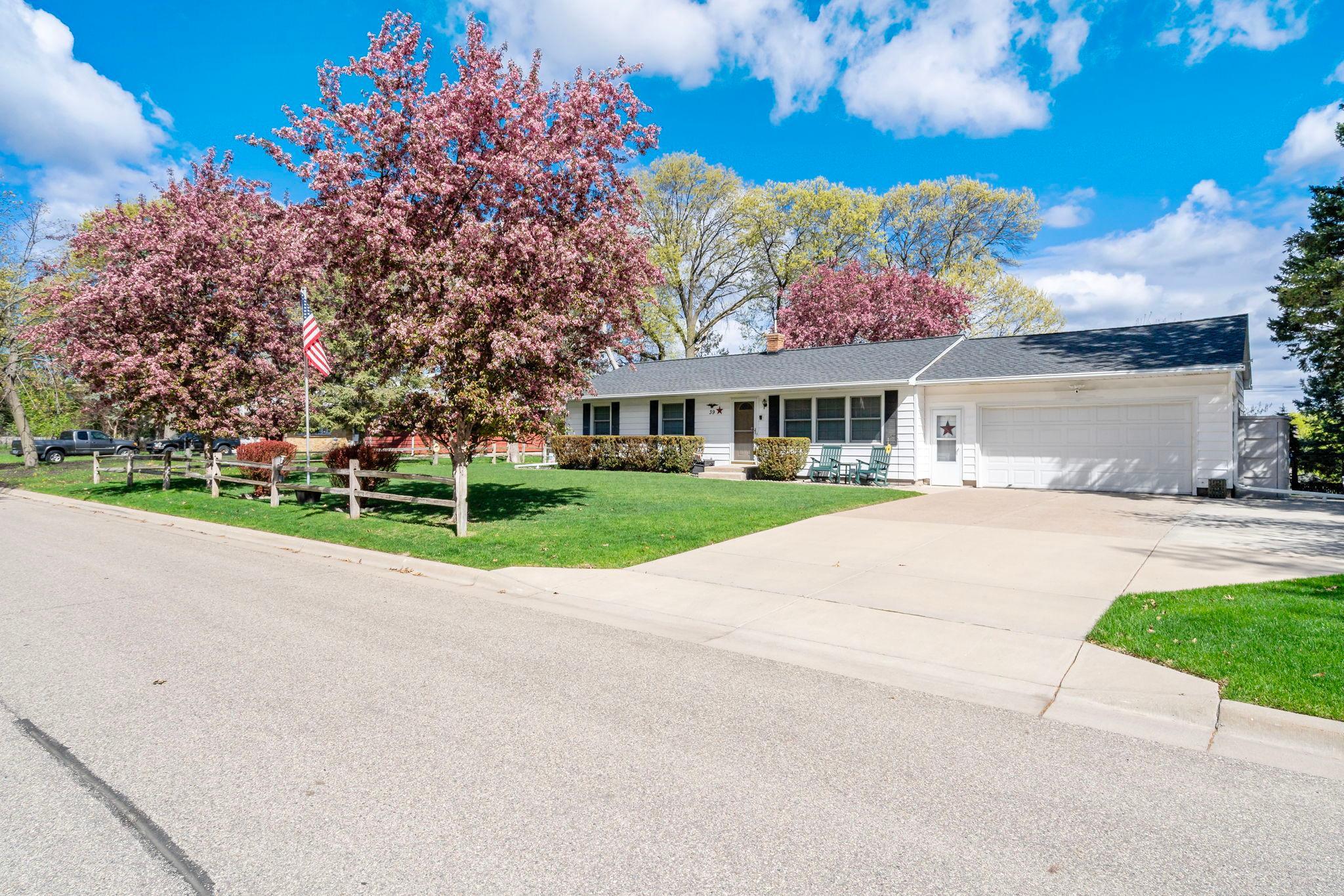 17-web-or-mls-39 Labore Ave St Paul MN_0003 (2).jpg