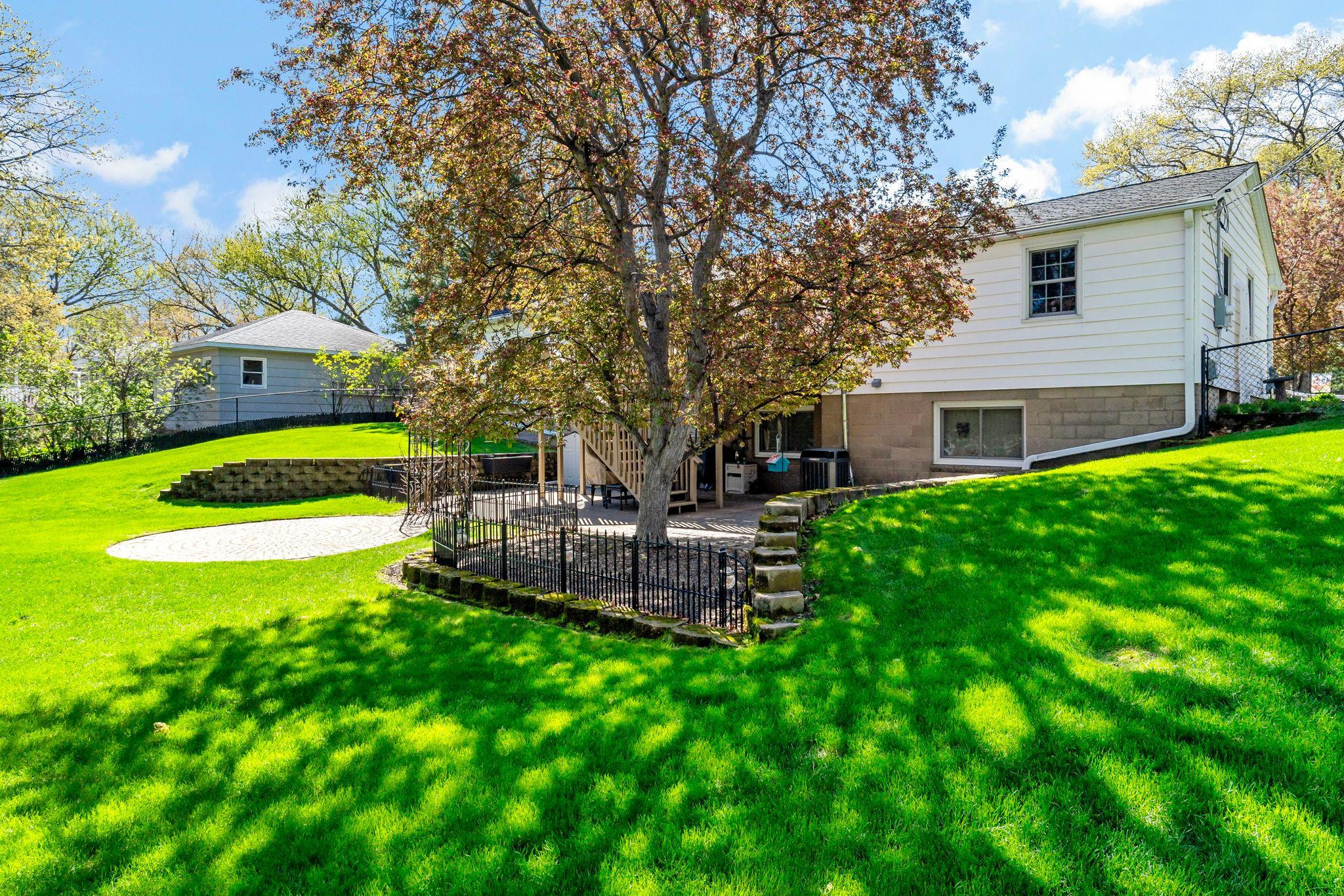 7-web-or-mls-39 Labore Ave St Paul MN_0009.jpg