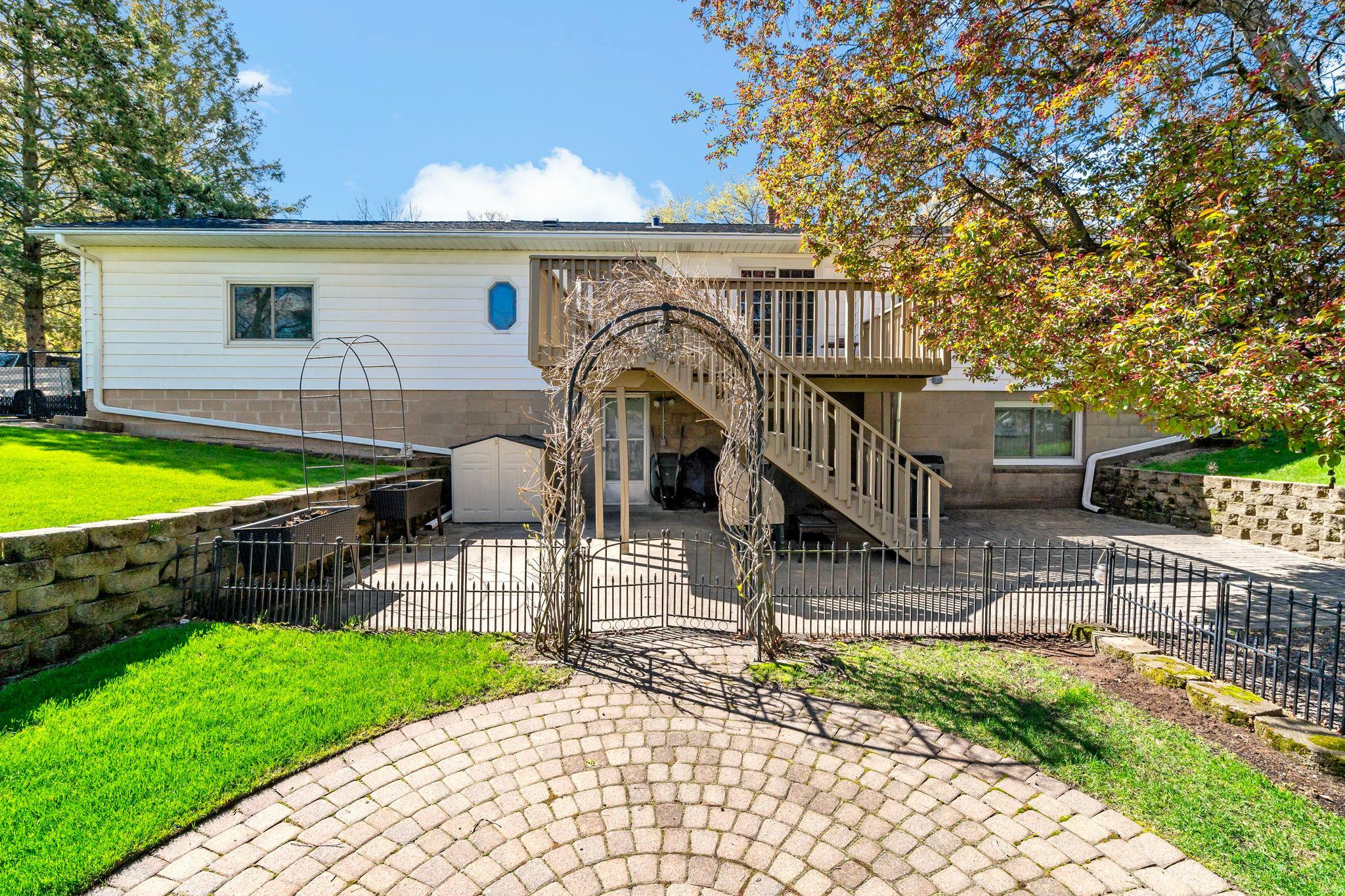 8-web-or-mls-39 Labore Ave St Paul MN_0010.jpg