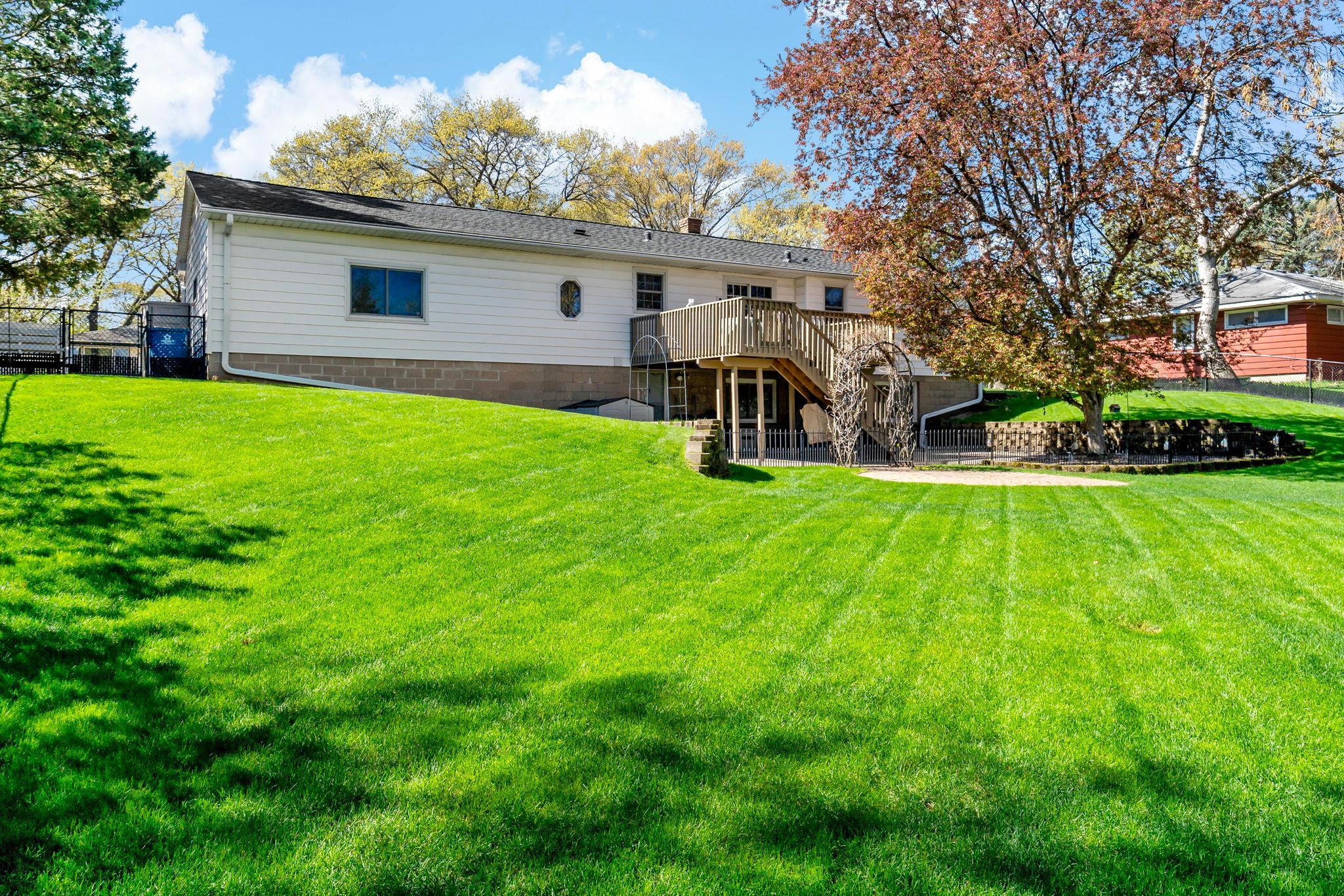 5-web-or-mls-39 Labore Ave St Paul MN_0007.jpg