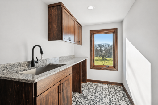 5534 Conifer Trail, Minnetonka, MN 55345