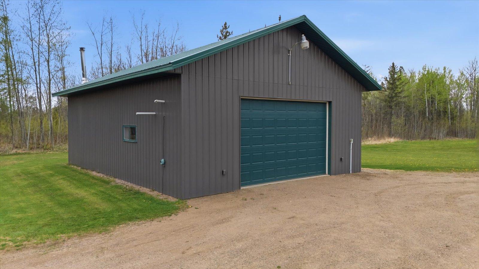 12502VHR-MLS-ext6-garage1.jpg