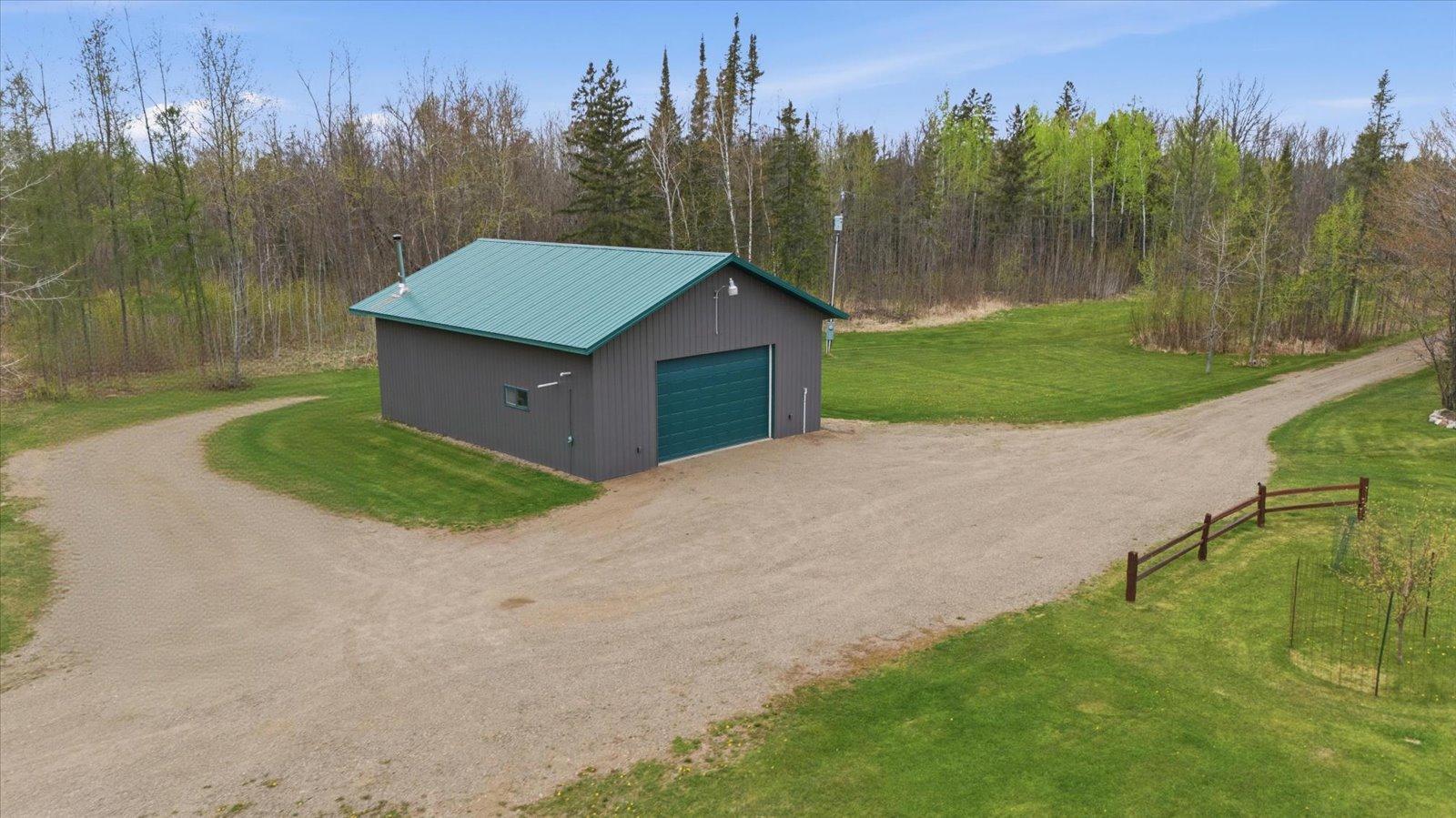 12502VHR-MLS-ext6-garage2.jpg
