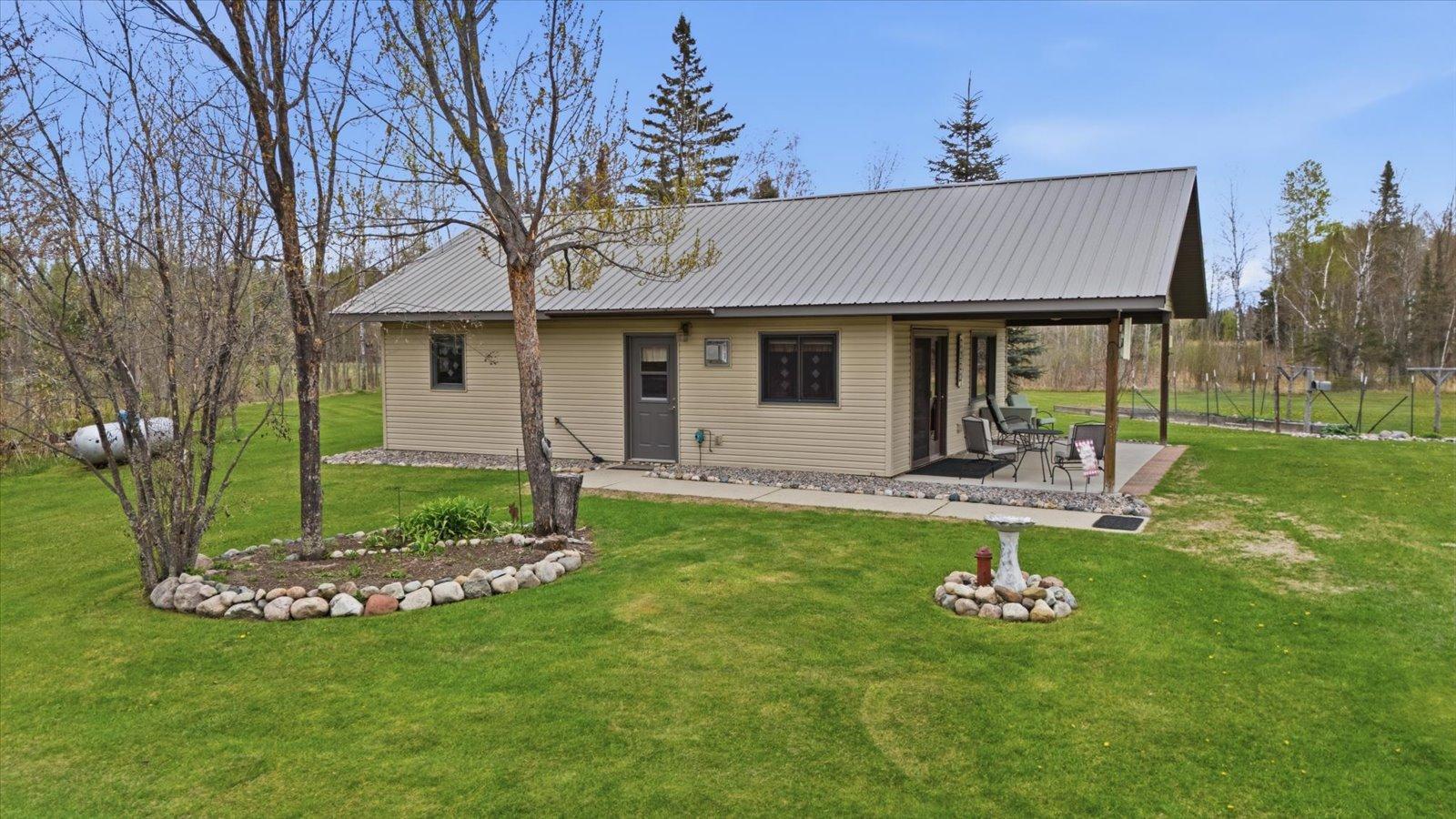 12502VHR-MLS-ext3.jpg
