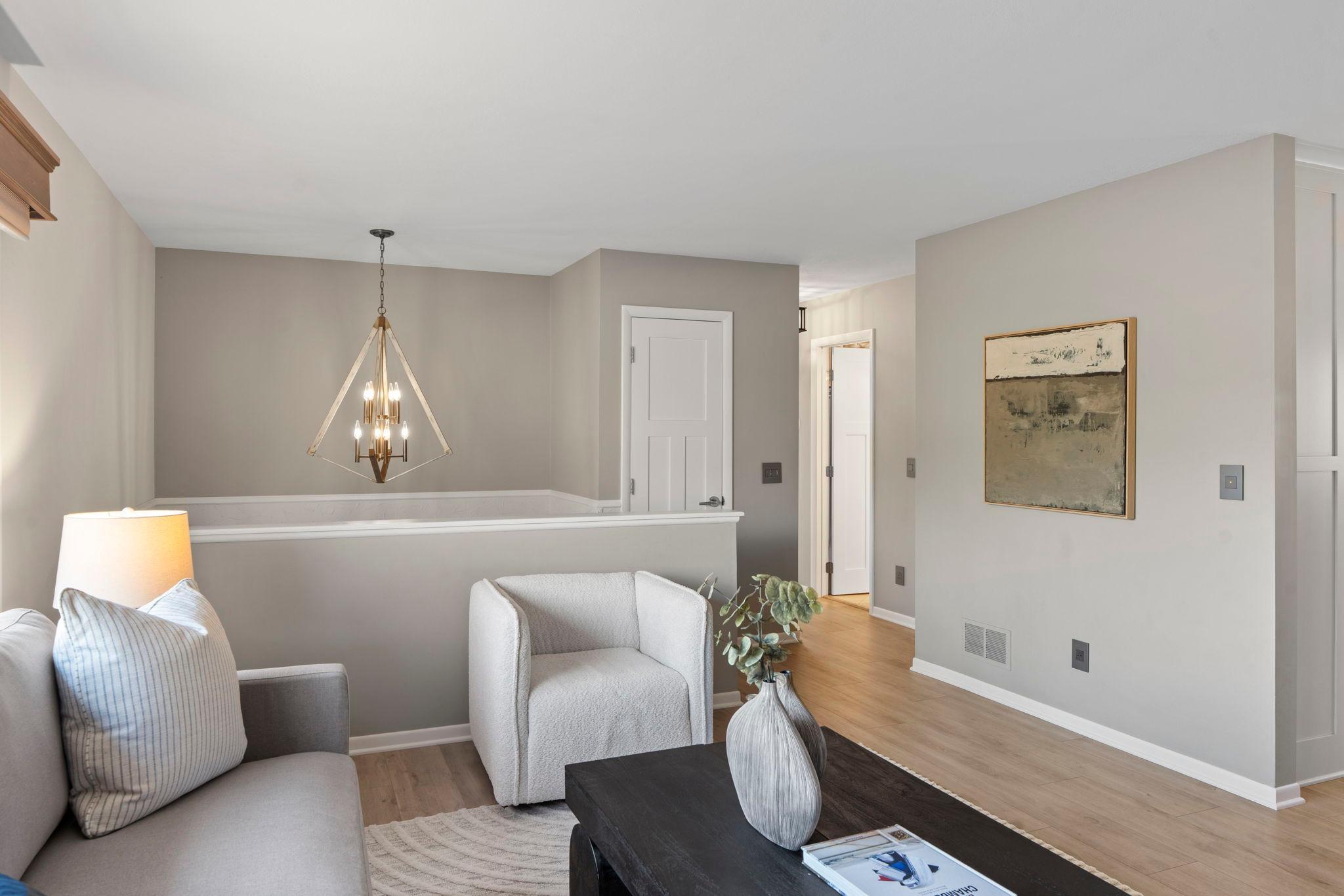 20-web-or-mls-10604 32nd Ave N-211.jpg