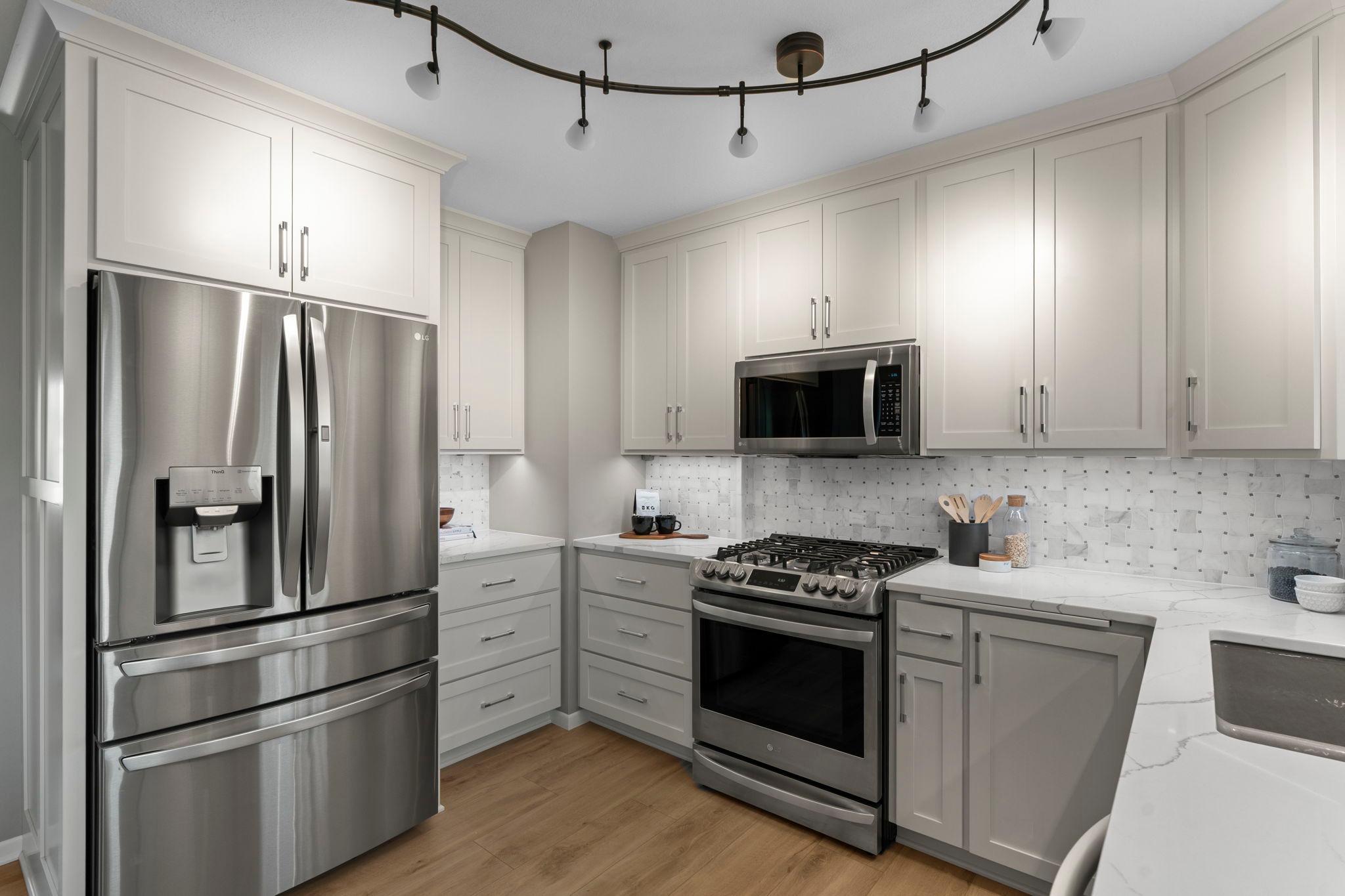 25-web-or-mls-10604 32nd Ave N-241.jpg
